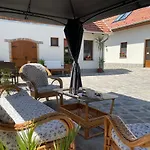 Kis-duna Vendeghaz 4* Dunabogdány